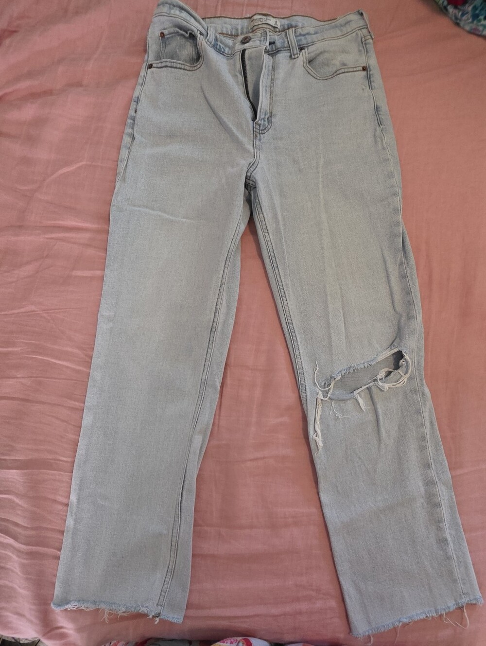 Abercrombie And Fitch High Rise Straight Leg Jean With Distress Knee Size 29/8